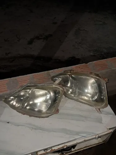 VENDO FAROL DO ETIUS 2013 até 2018