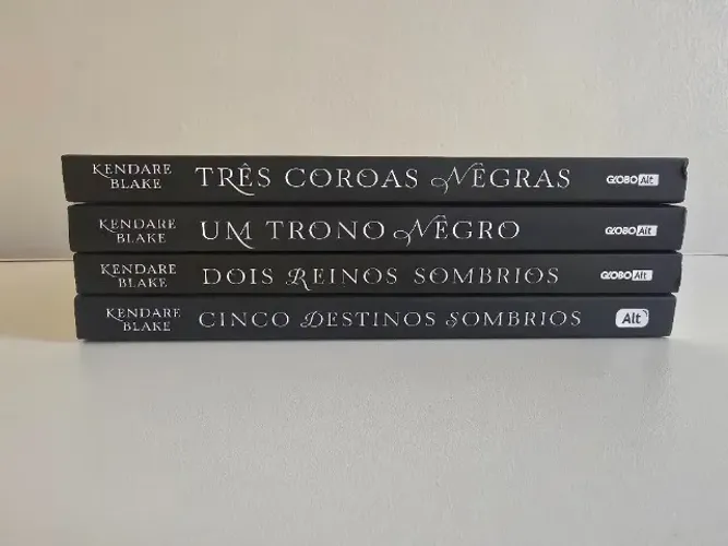 Coleção 3 Coroas Negras, de Kendare Blake (4 livros)