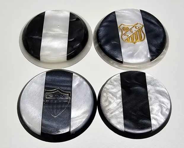 Lote de botões preto e branco para futebol de botão