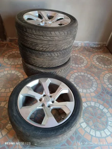 Rodas aro 22 5x136 - S10/ Hilux - Pneus bons 285 45 22