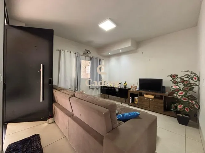 Sobrado à venda no Nova Uberlândia com 3/4 sendo 1 suíte e garagem para 5 carros