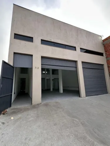 Casa com 1 Quarto(s) e 1 banheiro(s) para Alugar, 90 m² por R$ 3000 / Mês
