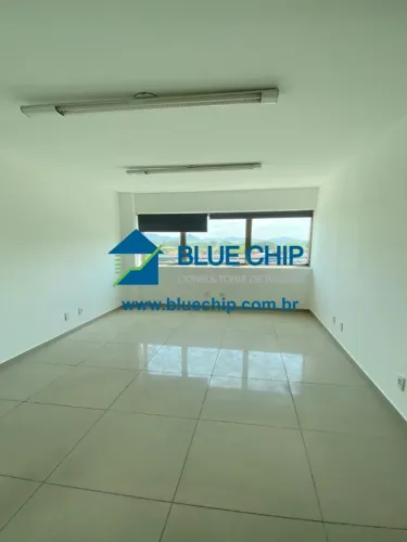 Salas para Locação no Edifício Sunplaza - Barra da Tijuca, com 40m² por R$2.600,00