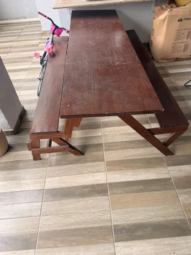 Mesa com banco 