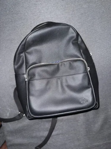 Mochila Executiva Lacoste Autêntica (Comprada na França)- Espaçosa, Porta Notebook e 