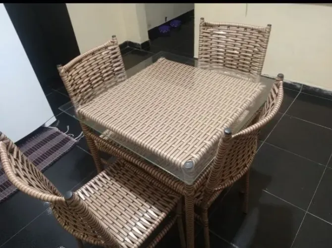 Mesa 4 cadeiras Pra sair logo 