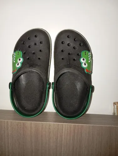 Crocs infantil dinossauro 
