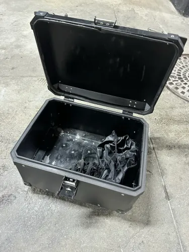 Baú de moto (bauleto top case) 48litros alumínio 