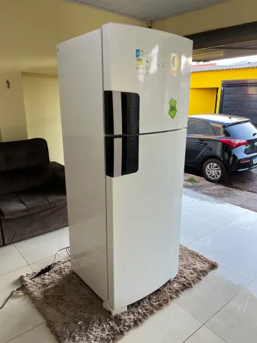 Vendo Geladeira Consul 479 litros frost free touch digital em ótimo estado Entrego