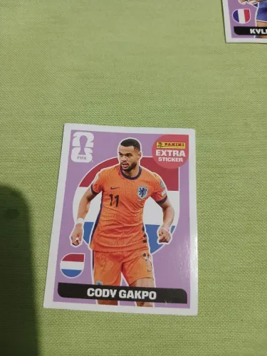 Figurinha da Copa 2026 legend Gakpo Bordô 