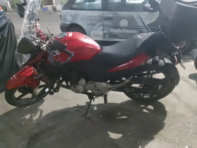 Motorista Honda cB300 R