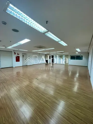 Sala comercial para locação e venda no Edifício Alfacon em Alphaville - SP
