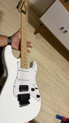 Guitarra Jackson Hss Adrian Smith