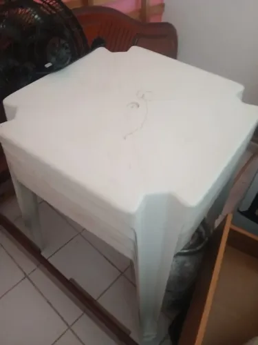 Mesas e cadeiras