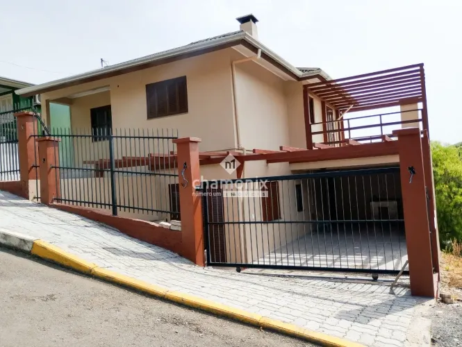 CASA COM VISTA PRIVILEGIADA - EM N.PÁDUA-176m²