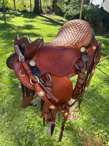 VENDE-SE SELA