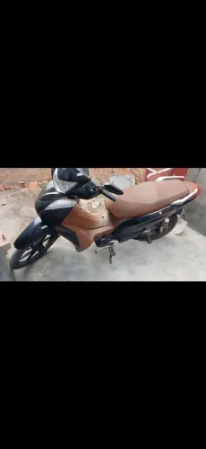 Vendo moto 8.500