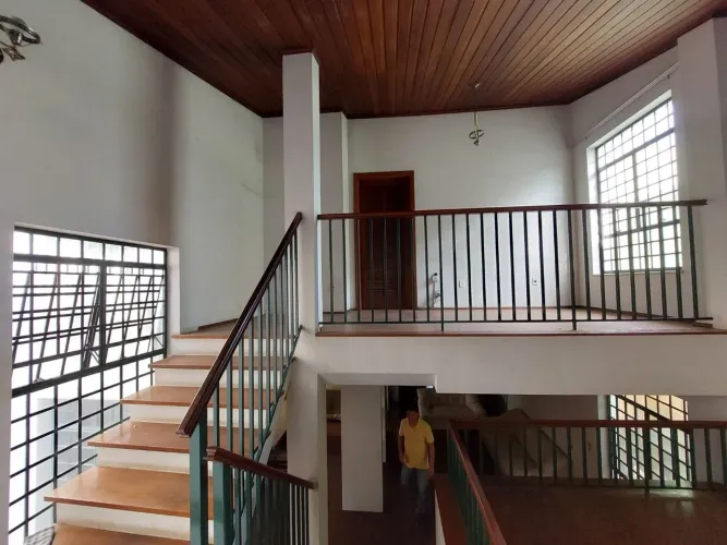SALAS COMERCIAIS NA AVENIDA E CASA MAIOR NOS FUNDOS - AVENIDA GETÚLIO VARGAS - PAULÍNIA