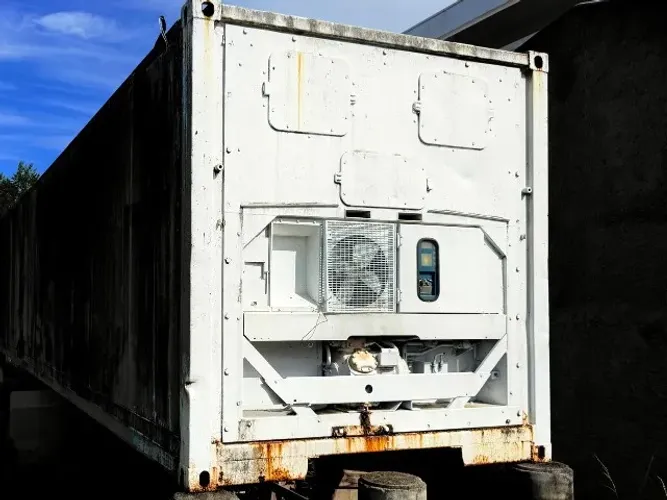 Container Reefer 40" no sul da ilha