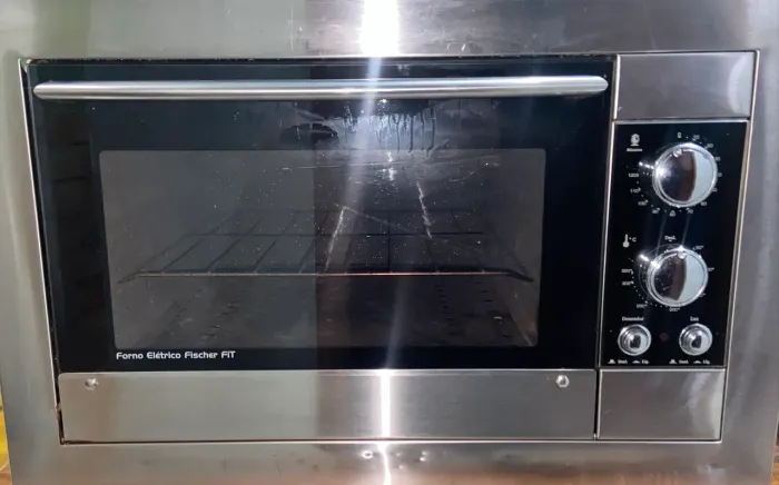 Forno elétrico de embutir Fischer FIT. 220v em ótimo estado de conservação.