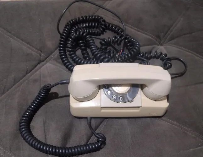 Telefone de disco antigo