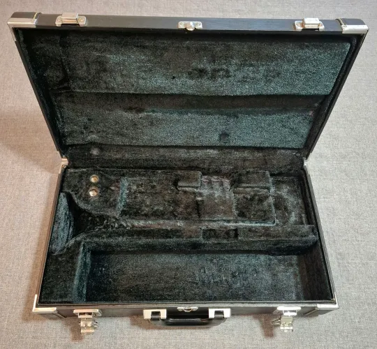 Estojo Rígido Case Original Yamaha para Trompete (Usado)<br>