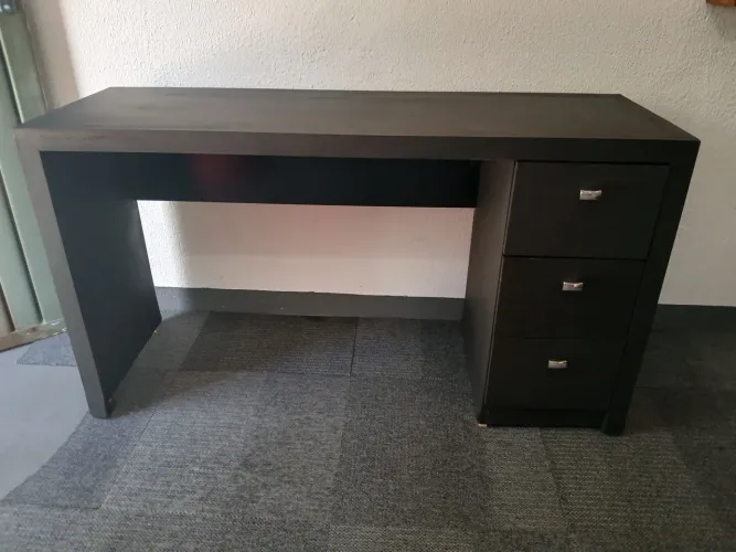 Escrivaninha  de 3 Gavetas 