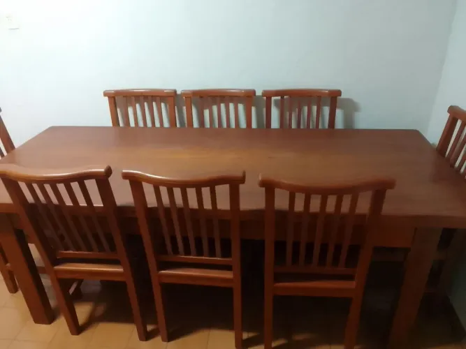 Mesa madeira com cadeiras