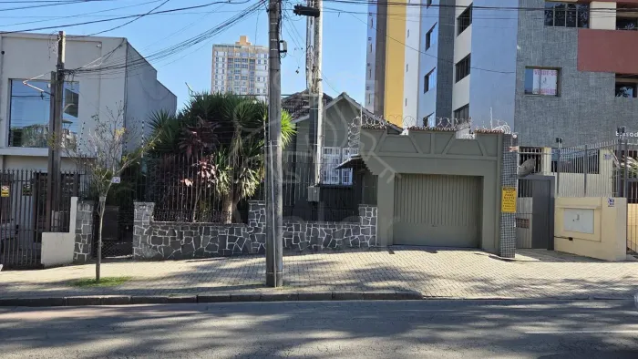 Terreno ZR4 de 579m² com Dupla Frente e Potencial Comercial