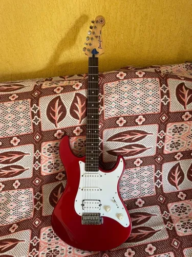 Guitarra Yamaha Pacifica 012