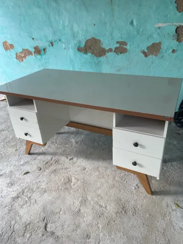 Mesa de computador de madeira
