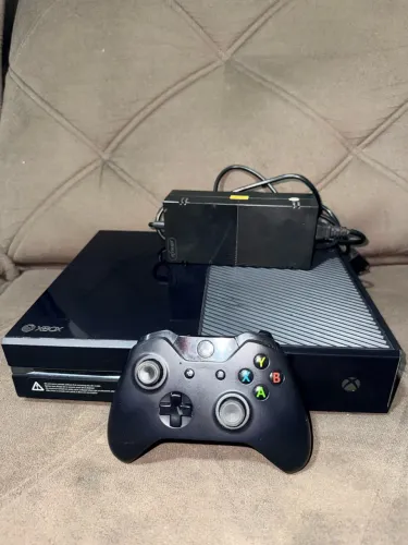 Xbox One 1Tb + Controle + Jogos (Envio OLX) Revisado