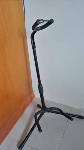 Vendo Pedestal de Violão  Novo