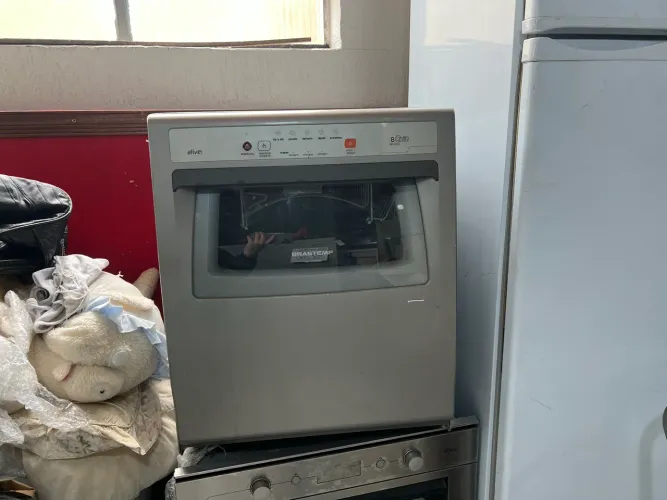 Lava-louças Brastemp 8 Serviços com Defeito
