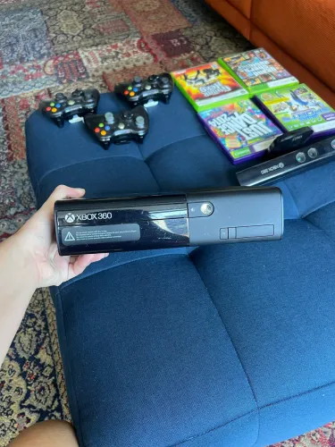 Xbox 360 Bloqueado + 3 Controles + Kinect + Guitarra Guitar Hero + 4 Jogos Originais