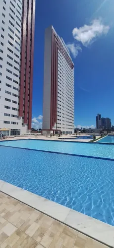 Apto de 03 quartos, mobiliado e decorado em condomínio clube, no Altiplano.