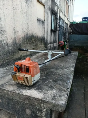Roçadeira A gasolina Fs220 ideial pra trabalhos com grama