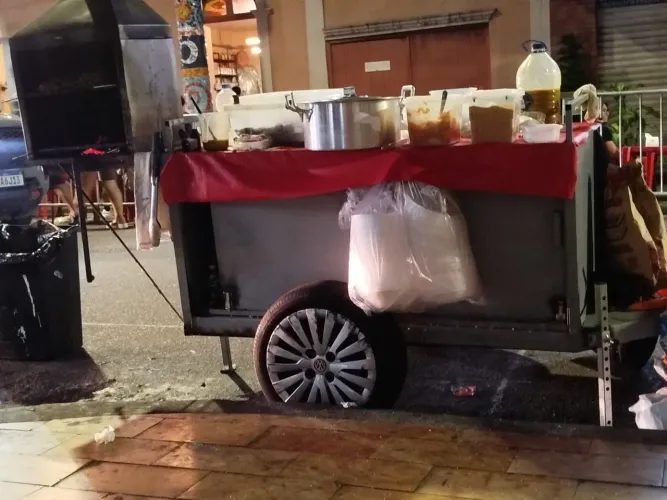 Vaga para churrasqueiro de rua