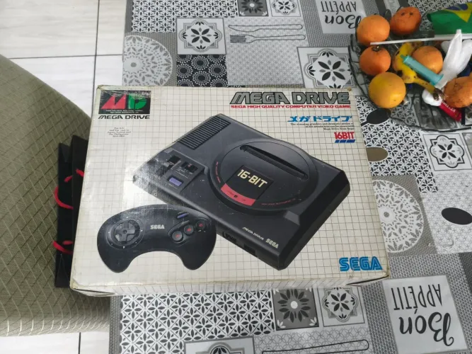Mega drive japonês na caixa