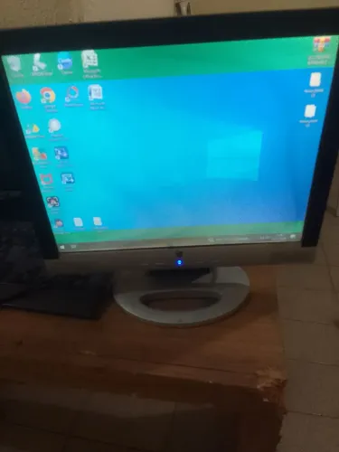 Monitor v7 15 polegadas com manchas funcionando