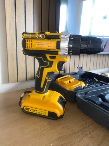 Parafusadeira e furadeira 48v com 2 baterias + mala completa
