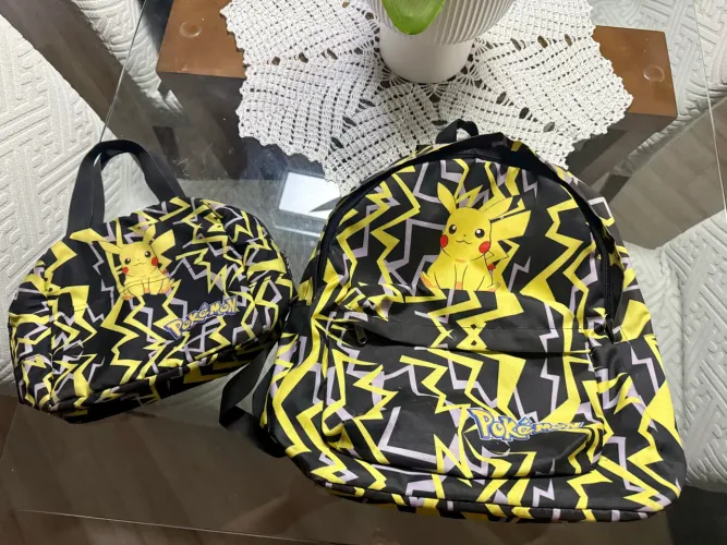 Mochila e lancheira Pokémon