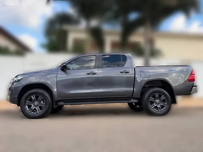 Toyota Hilux CD SR 4X4 2.8 TDI Diesel Aut. 2025
