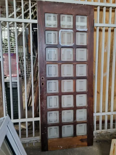 Porta de madeira e vidro 0.80 × 2.10