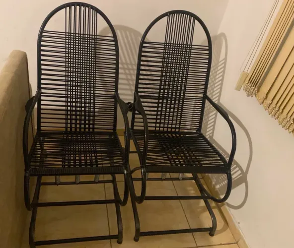 Vende-se duas cadeira de balanço nova muito boa