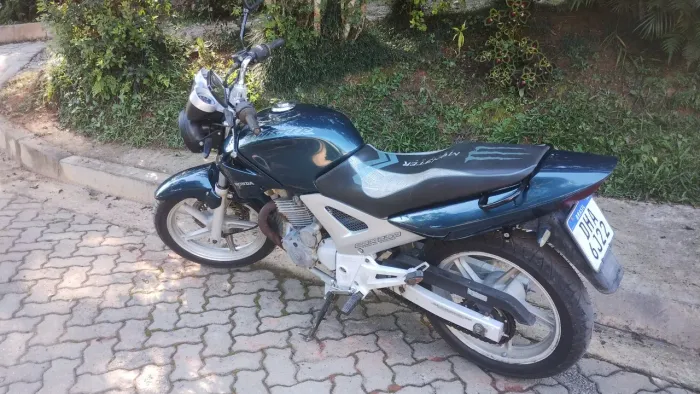 Vendo Twister 2003 impecável valor $9.000,00 reais!