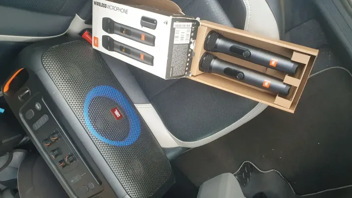 Caixa de som JBL Party box on the Go 2 mics
