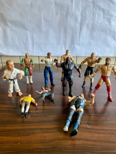 Lote com 10 Bonecos de Ação ? Luta, WWE, MMA e Esportes