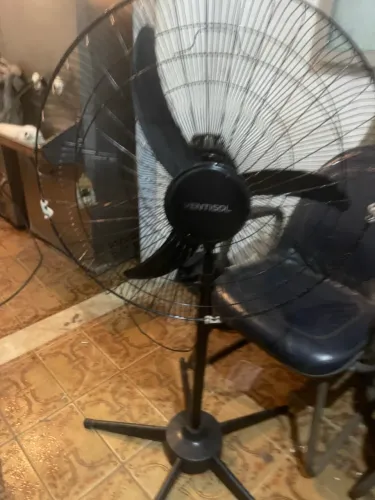 Ventilador de pé 60 cm ventosos 127 volts todo bom