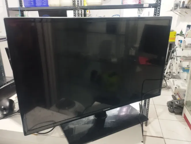 Tv Samsung 32 UN32F4200AG(Da som e a imagem tá bem fraquinha) veja a última foto
